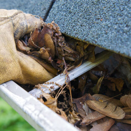 Cleaning gutters